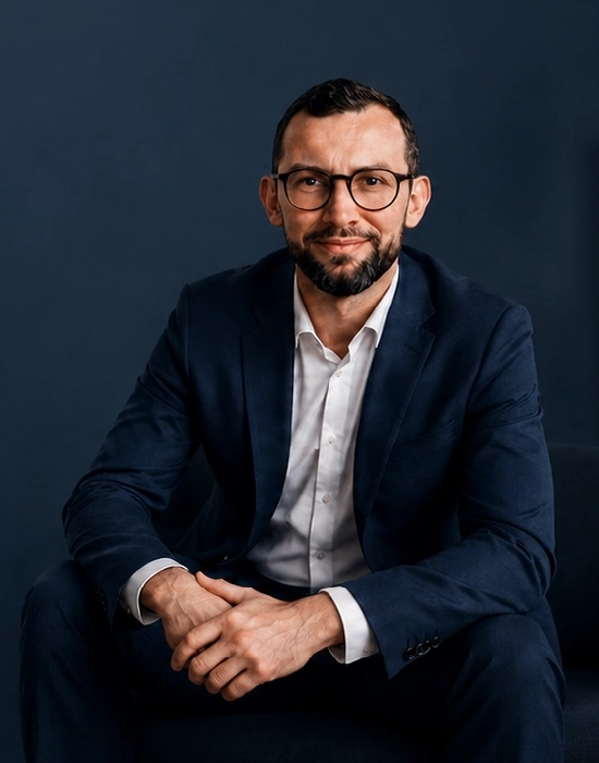 Portrait von Steven Sabet als Motiv für Unternehmensangebote, Executive Coaching und Corporate Trainings.