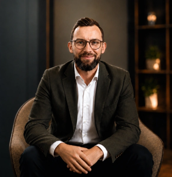 Portrait von Steven Sabet als Coach auf der Startseite.